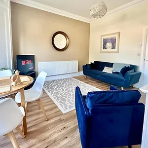 Apartment Cliffords Reach At Bluebridge Court -city Centre - Free Parking, York